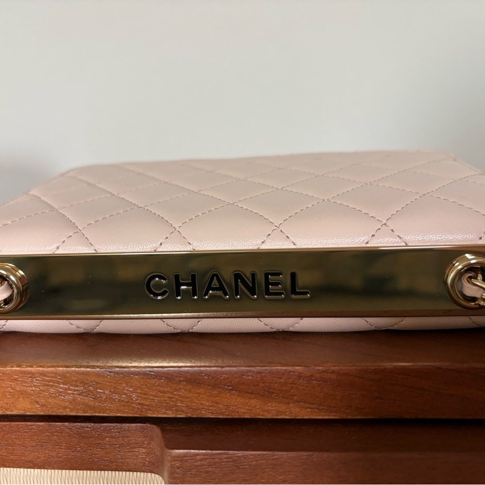 CHANEL Trendy CC Wallet On Chain WOC color: Light Beige - Picture 7 of 13
